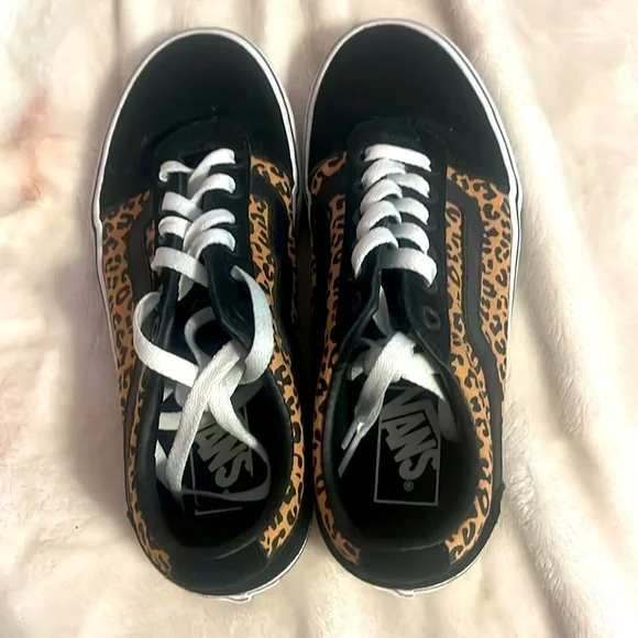 I am selling women’s vans size 6.5. And they were only worn once. - Picture 5 of 6
